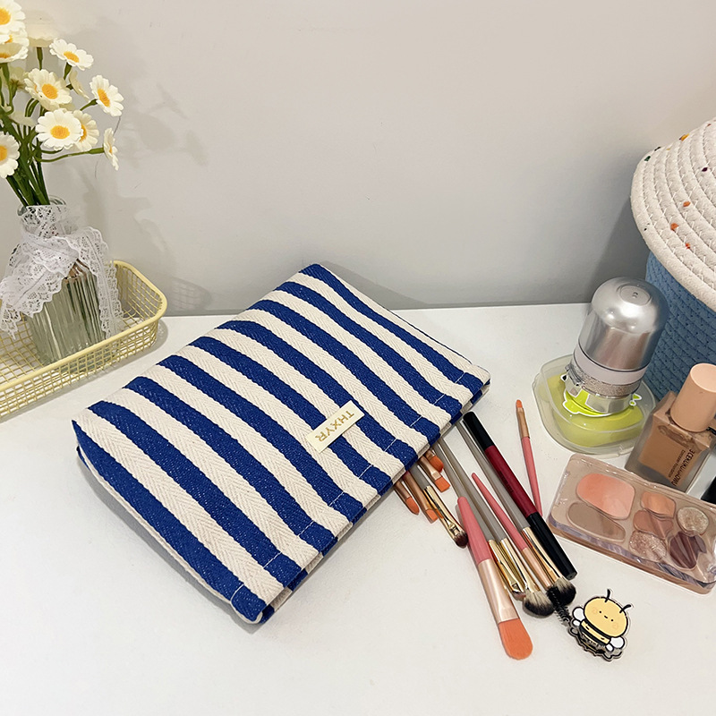 Skincare D'Alba - Nueva Bolsa de Maquillaje a Rayas
