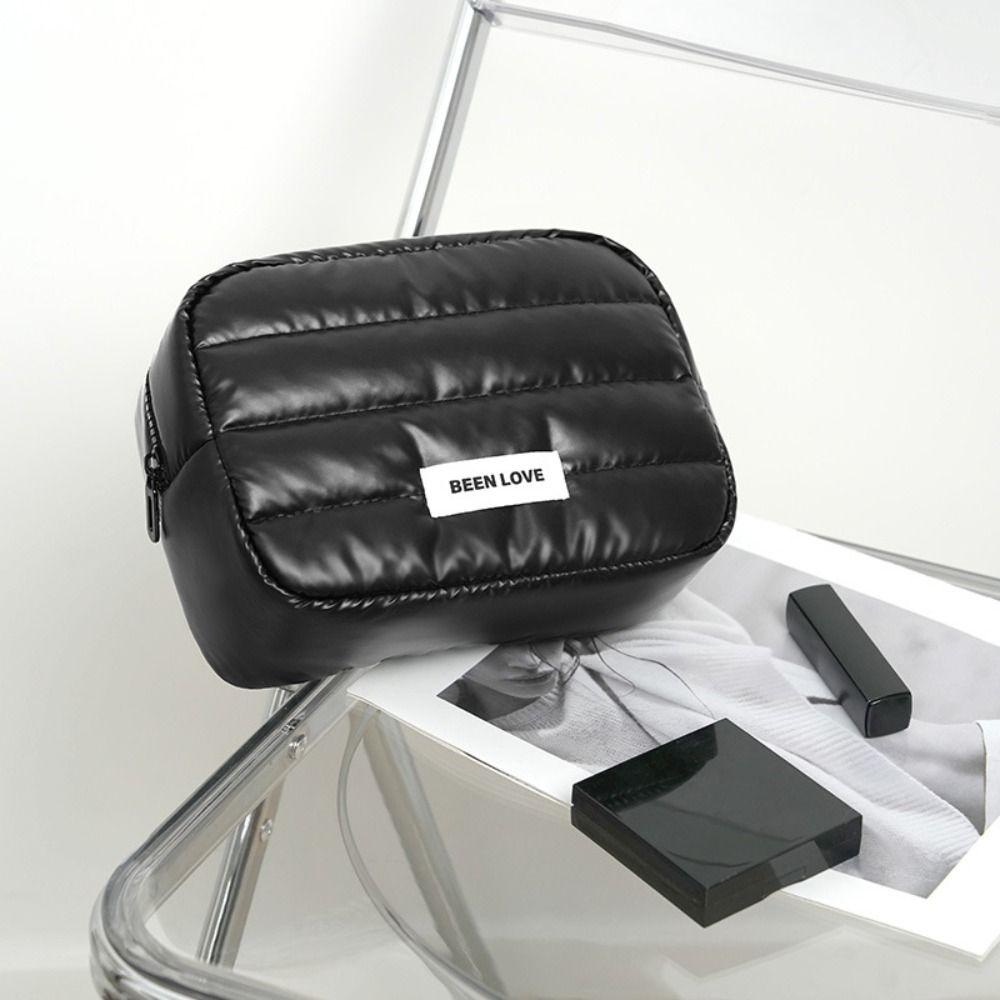 Bolsa de maquillaje hinchada p - Skincare D'Alba reseña y precio