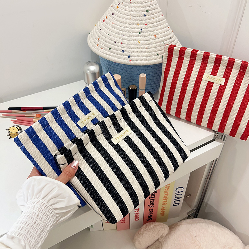 Nueva Bolsa de Maquillaje a Ra - Skincare D'Alba reseña y precio